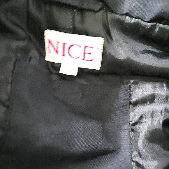 Black Winter Jacket - Removable Hood, Zipper Closure, 3 Velcro Straps, 2 Pockets - Picture 7 of 8